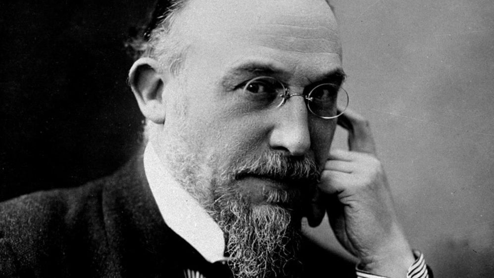 Here is Erik Satie, maybe the only real hero of the (not so) belle époque