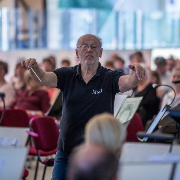 The magical number 75 and the meeting of generations in classical music